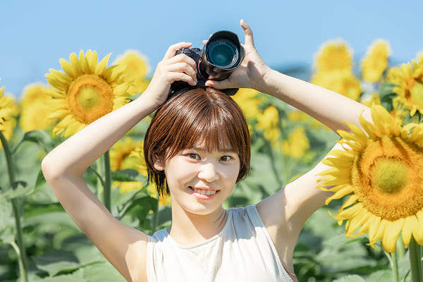 女性カメラマン